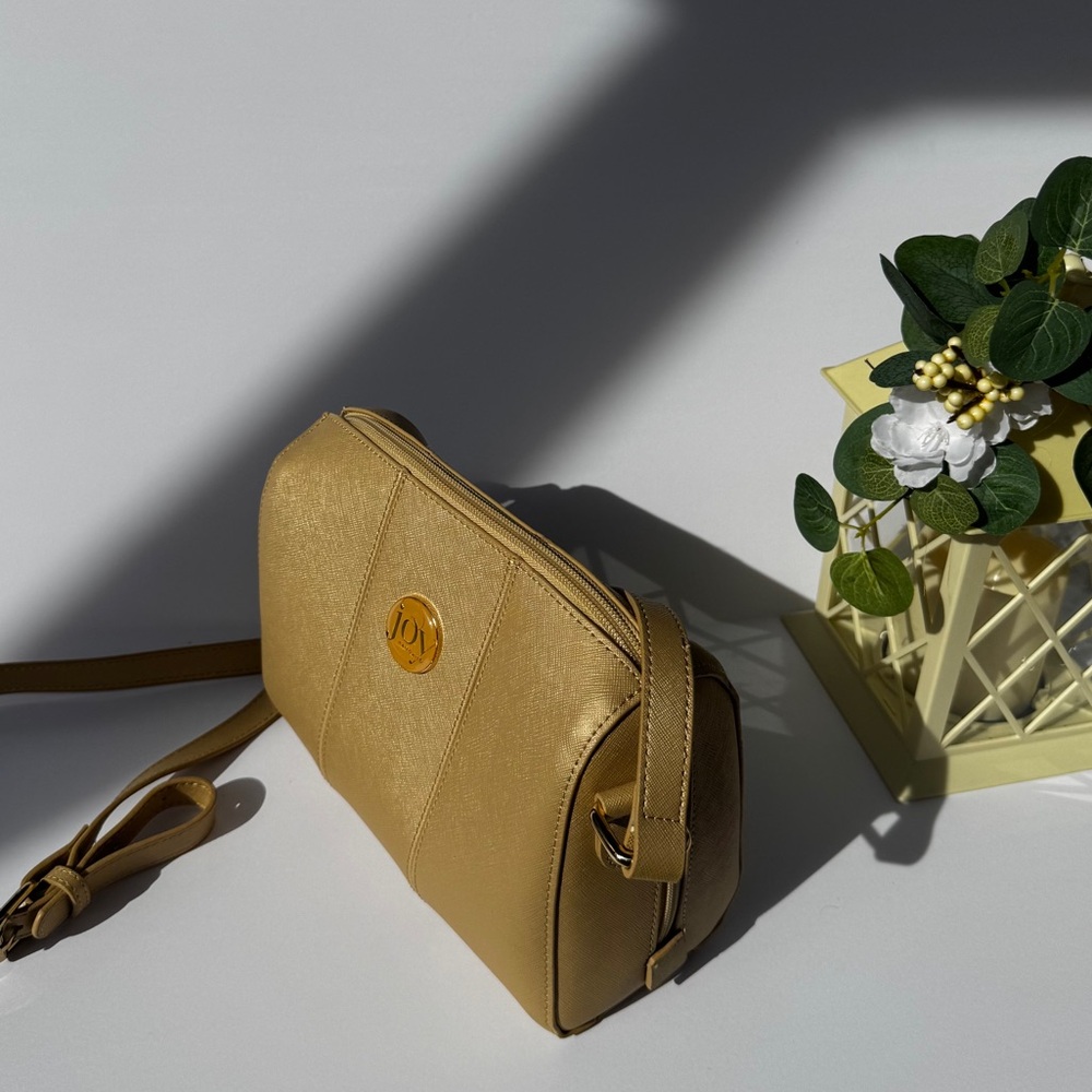 Elegant Tan Leather Shoulder Bag